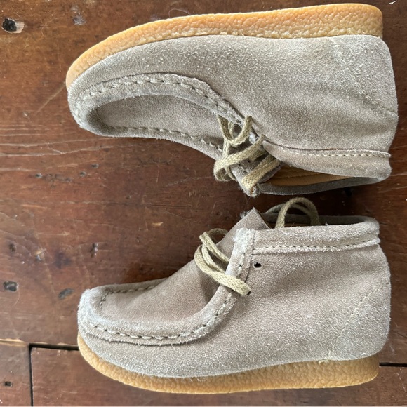 Clarks Kids Suede Moccasins Wallabees - Beige - Picture 5 of 6
